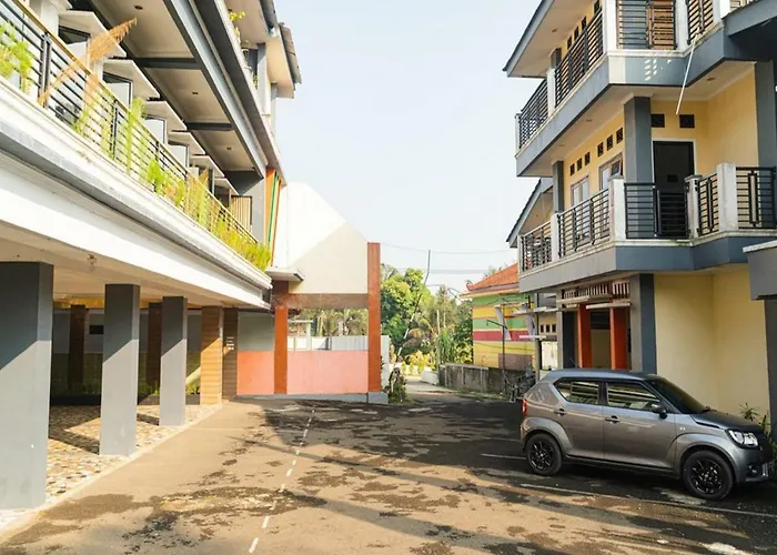 Reddoorz Plus @ Cibogo Puncak 3 Bogor